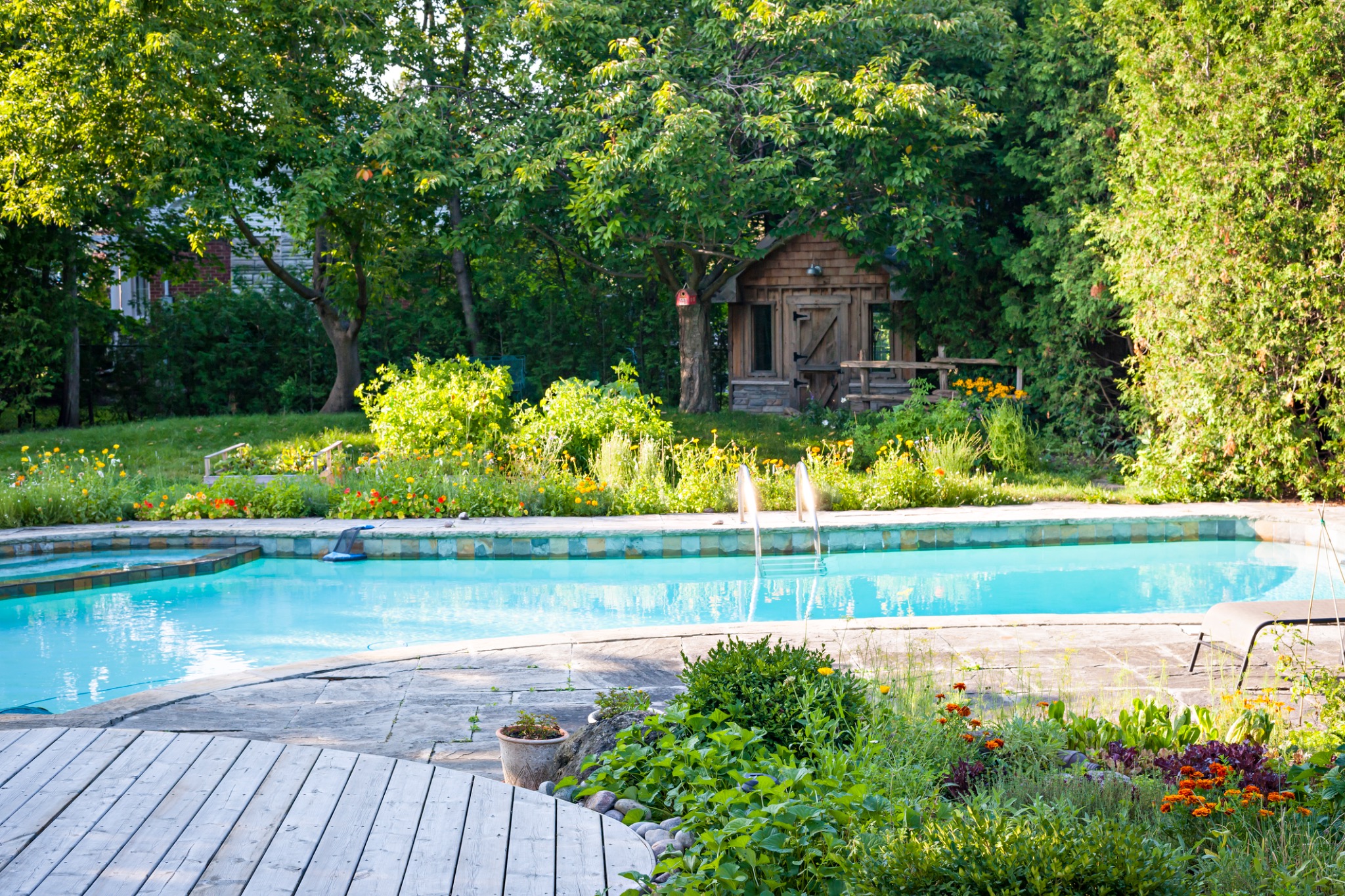 Luxury backyard and landscaping representing seasonal custody.